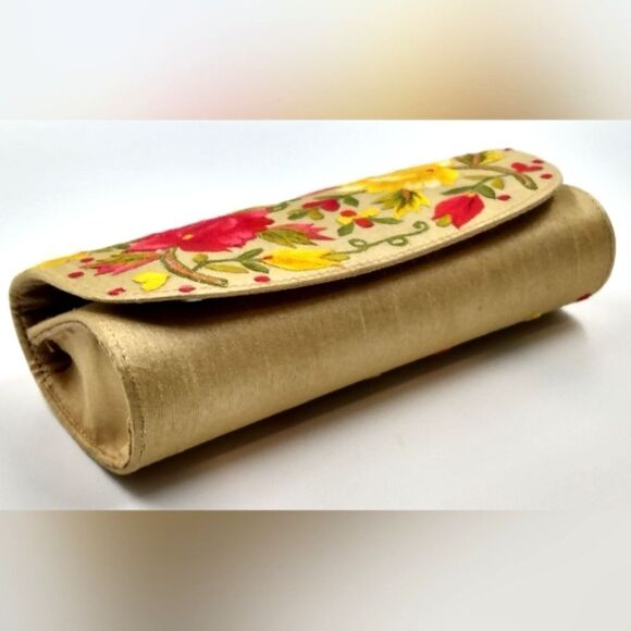 Free with Purchase Floral Embroidery Handbag Clutch Bag Purse - Picture 5 of 16